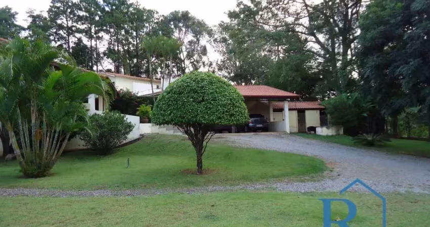 Chácara  com 4 dormitórios e 4 banheiros á venda 1.500 m² dentro da cidade