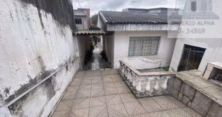 VENDE-SE AMPLO TERRENO COM DUAS CASAS