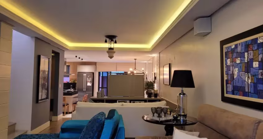 Casa de 4 dormitórios, piscina em ótima localização