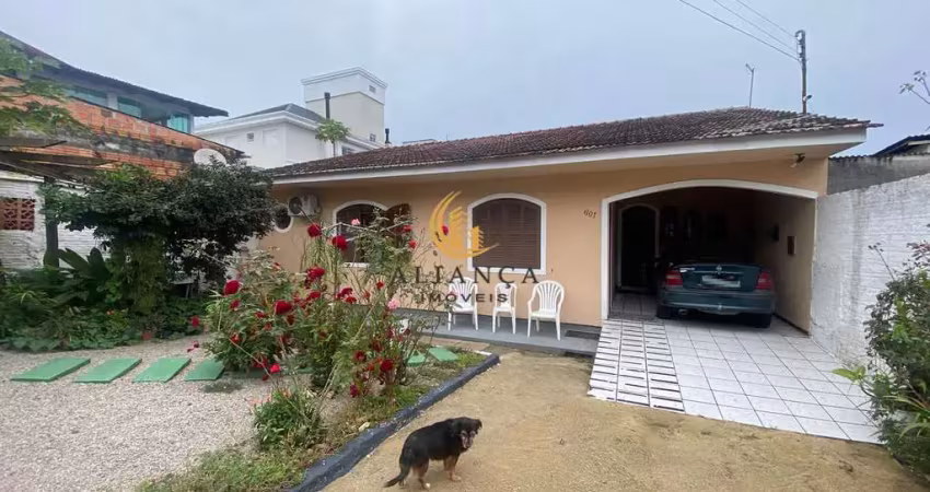 Casa no bairro Fazenda Santo Antônio em São José-SC