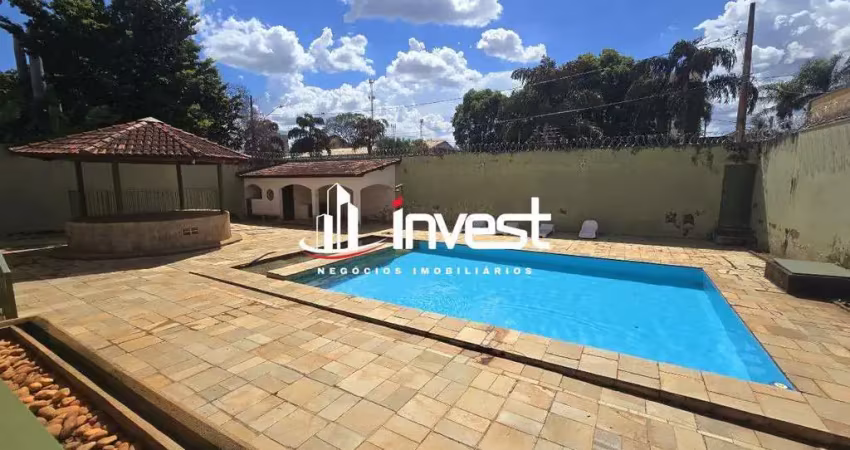 Casa com área de Lazer em perfeita localização ! Comercial ou residencial.