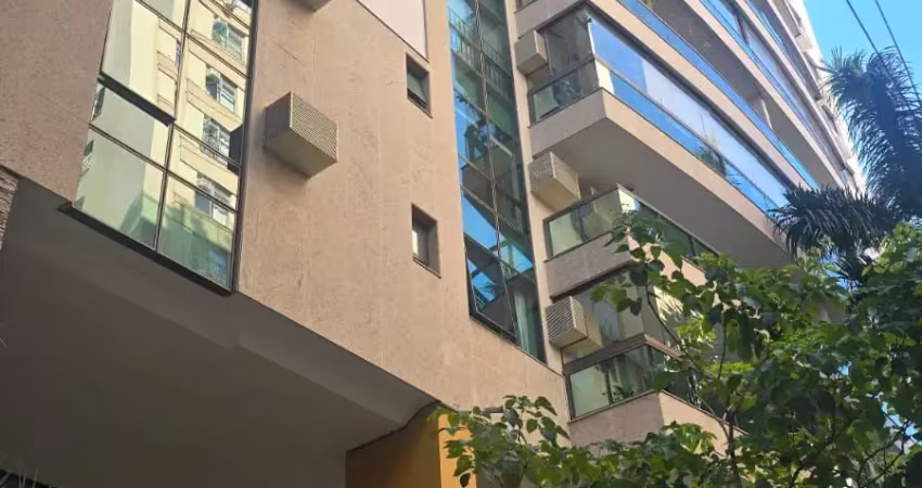 VENDO EXCELENTE COBERTURA DUPLEX NO CORAÇÃO DE ICARAÍ!