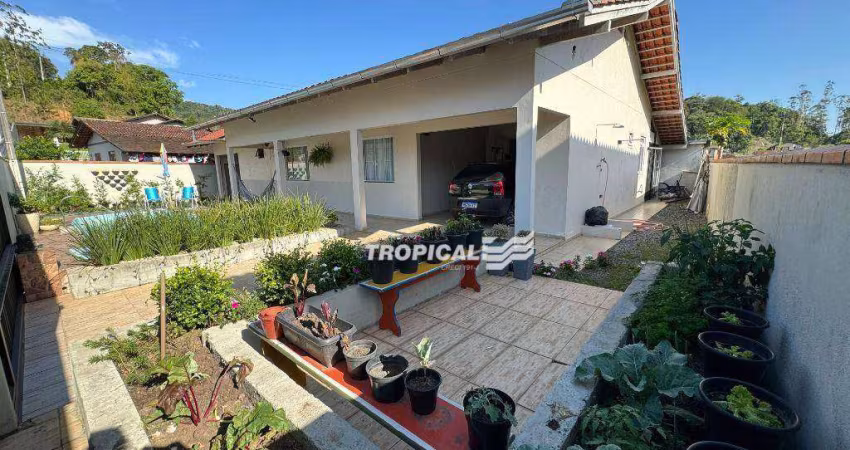 Casa com 3 dormitórios à venda, 208 m² por R$ 720.000,00 - Belchior Alto - Gaspar/SC