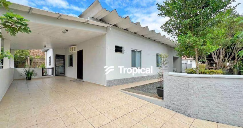 Casa com 3 dormitórios à venda, 172 m² por R$ 650.000,00 - Água Verde - Blumenau/SC