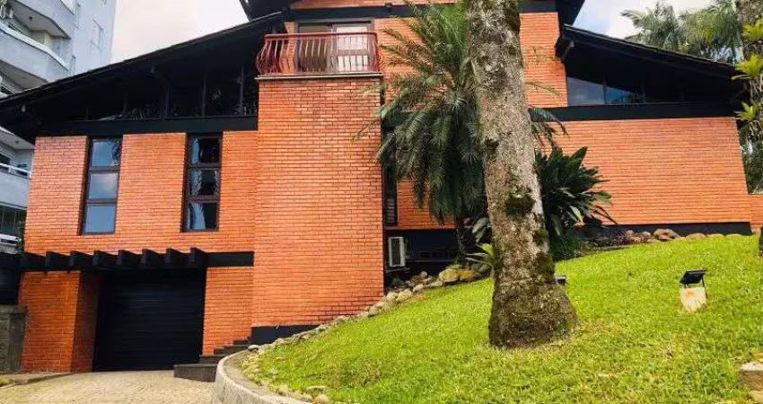 Casa com 3 quartos para alugar na Rua Gustavo Hoepfner, 118, Floresta, Joinville