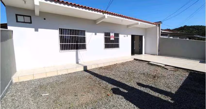 Casa com 2 quartos para alugar na PADRE ALOISIUS HELMANN, 128, Paranaguamirim, Joinville