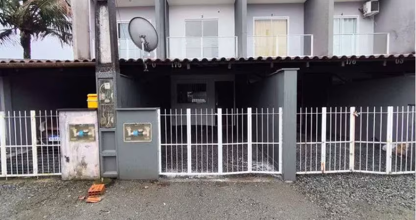 Casa com 2 quartos para alugar na Rua Maria M. Hasselmann, 175, Vila Nova, Joinville