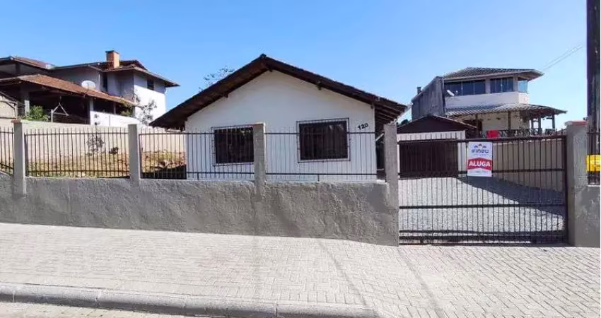 Casa com 3 quartos para alugar na Rua Teotônio Cunha, 120, Jarivatuba, Joinville