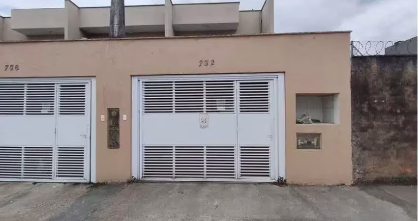 Casa com 3 quartos para alugar na Rua Gustavo Ponick, 732, Iririú, Joinville