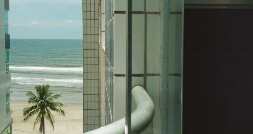 EXCELENTE OPORTUNIDADE!!!! AMPLO APARTAMENTO, PREDIO Á BEIRA MAR, 2 DOMITÓRIOS, SUITE, CHURRASQUEIRA E PISCINA - R$ 285 MIL
