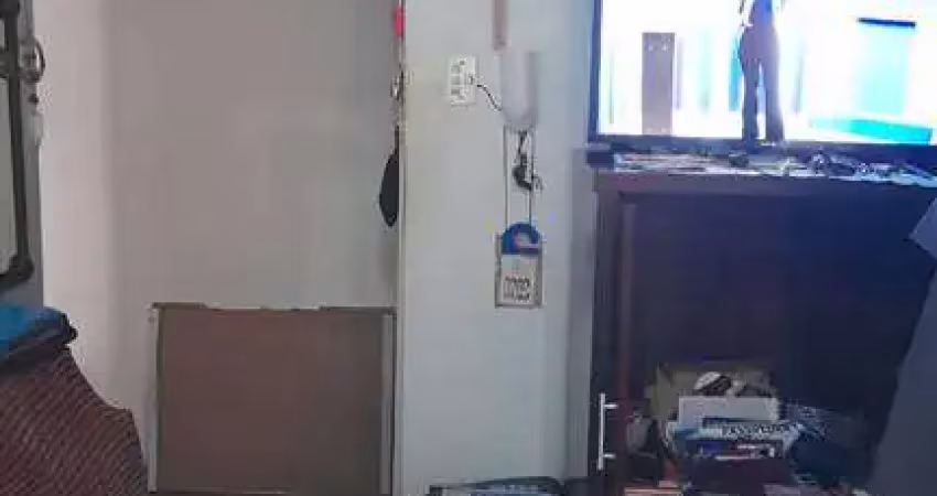 Apartamento  BOQUEIRÃO 1 quarto , sala,  cozinha, banheiro, 1 vaga de garagem, elevador a 200 metros da praia.  R$ 275.000,00