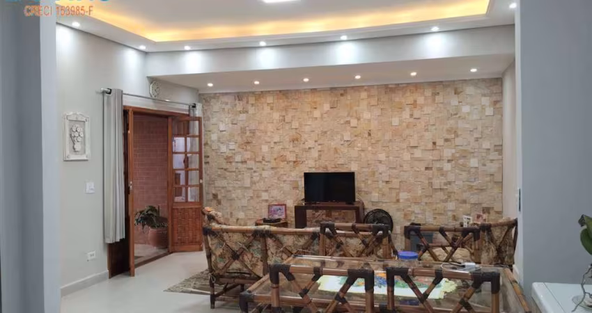 LINDA CASA ISOLADA, LADO PRAIA, COM 2 DORMITÓRIOS, GARAGEM PARA 4 CARROS POR APENAS $530.000 À VISTA, ACEITA FINANCIAMENTO BANCÁRIO