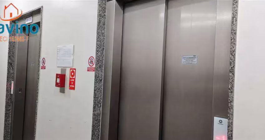Oportunidade! apartamento grande com 1 dormitório na quadra da praia da guilhermina.