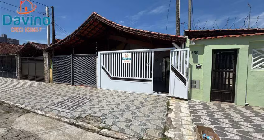 420mil - casa geminada próximo a praia do maracanã - 2 dormitórios sendo 1 suíte churrasqueira