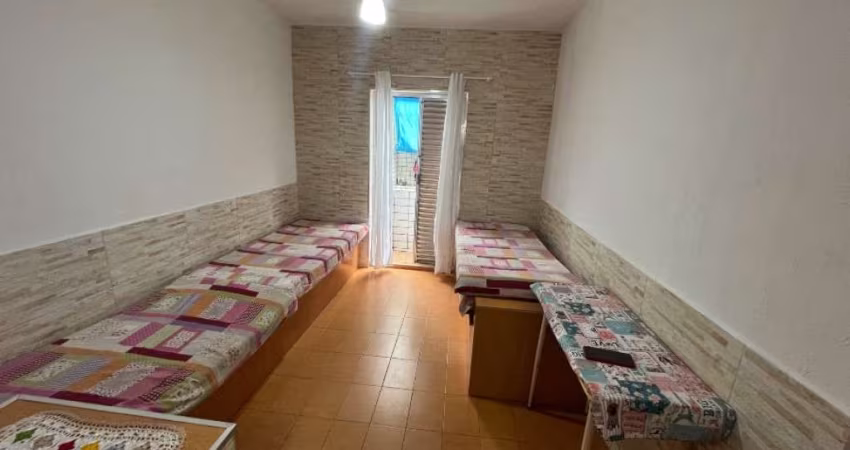 1500 PACOTE MENSAL - KITNET PERTINHO DA PRAIA NO BAIRRO DA GUILHERMINA APENAS SEMI MOBILIADA