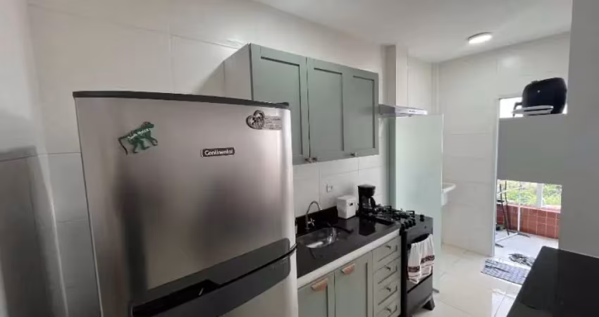 Apartamento mobiliado- 100 metros da praia do maracanã, 2 quartos,1 com suíte, sacada gourmet, vista mar, piscina.