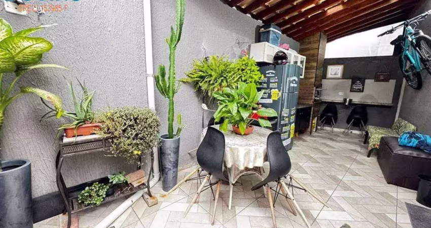 Linda casa de condomínio com área gourmet privativa no tude bastos