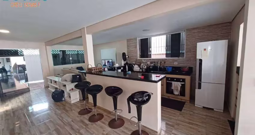 Linda e ampla casa térrea com 3 dormitórios mais edícula na praia do caiçara.