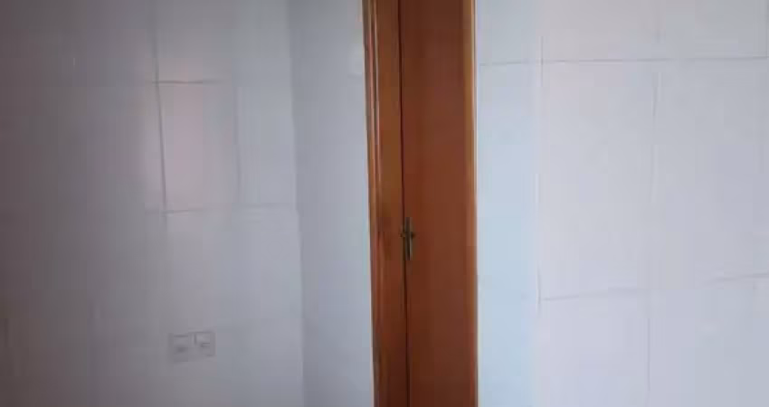 Casa com 3 Quarto(s) e 2 banheiro(s) para Alugar, 80 m² por R$ 1430 / Mês