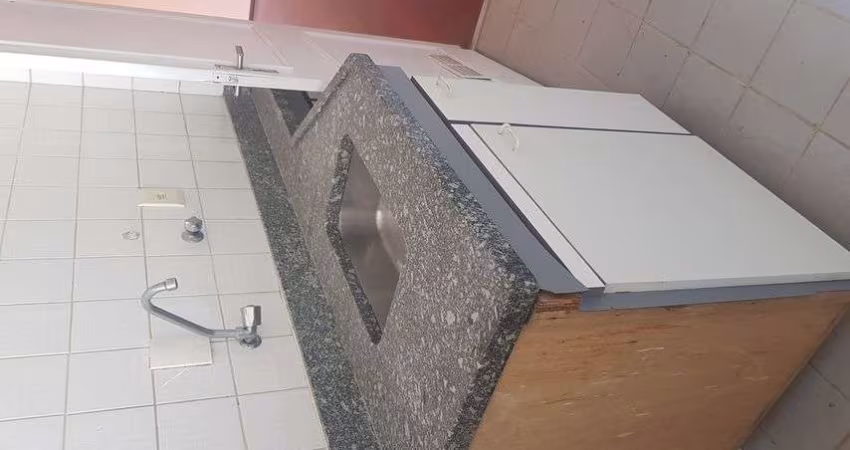 Apartamento com 2 Quarto(s) e 1 banheiro(s) para Alugar, 111 m² por R$ 1700 / Mês