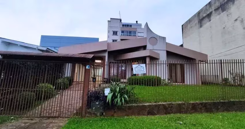 Casa com 3 quarto(s) e 2 banheiro(s) para alugar, 180 m² por r$ 5550 / mês
