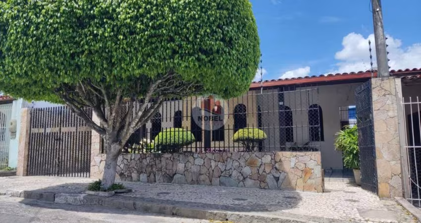 Casa com 3 Quarto(s) e 1 banheiro(s) para Alugar, 180 m² por R$ 1800 / Mês
