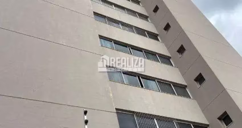 Apartamento com 4 quarto(s) e 2 banheiro(s) para alugar, 237 m² por r$ 3500 / mês