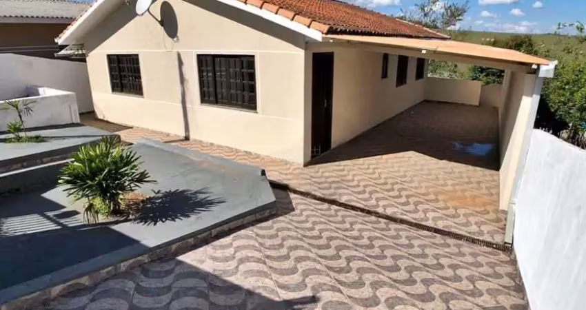Casa com 3 Quarto(s) e 2 banheiro(s) para Alugar, 102 m² por R$ 1400 / Mês