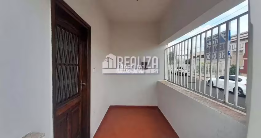 Casa com 3 Quarto(s) e 2 banheiro(s) para Alugar, 0 m² por R$ 1450 / Mês