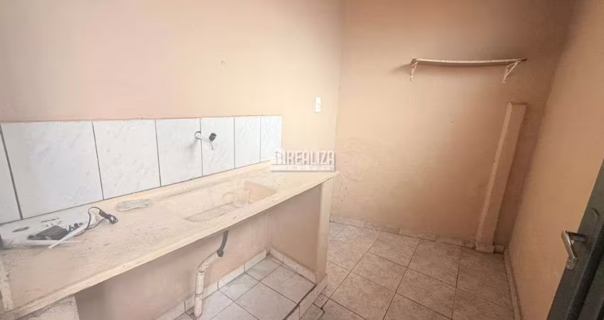 Casa com 1 Quarto(s) e 1 banheiro(s) para Alugar, 60 m² por R$ 865 / Mês