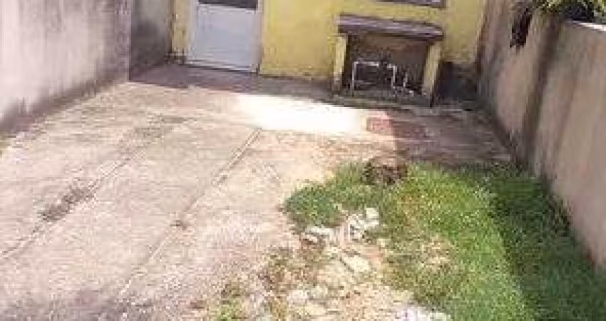 Casa com 2 Quarto(s) e 1 banheiro(s) para Alugar, 57 m² por R$ 700 / Mês
