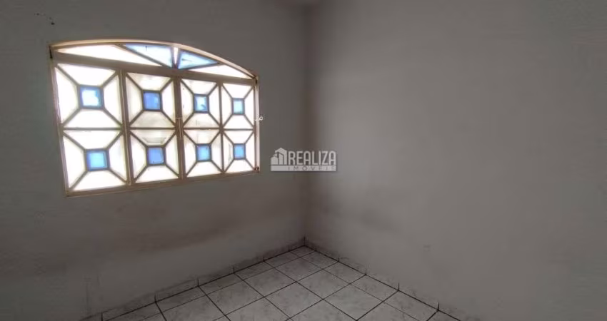 Casa com 3 Quarto(s) e 1 banheiro(s) para Alugar, 140 m² por R$ 1250 / Mês