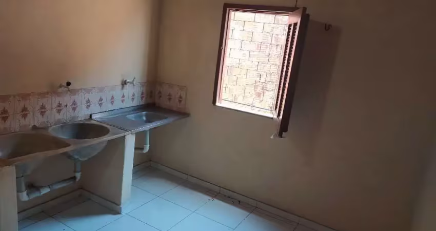 Casa com 2 quarto(s) e 1 banheiro(s) para alugar, 50 m² por r$ 594 / mês