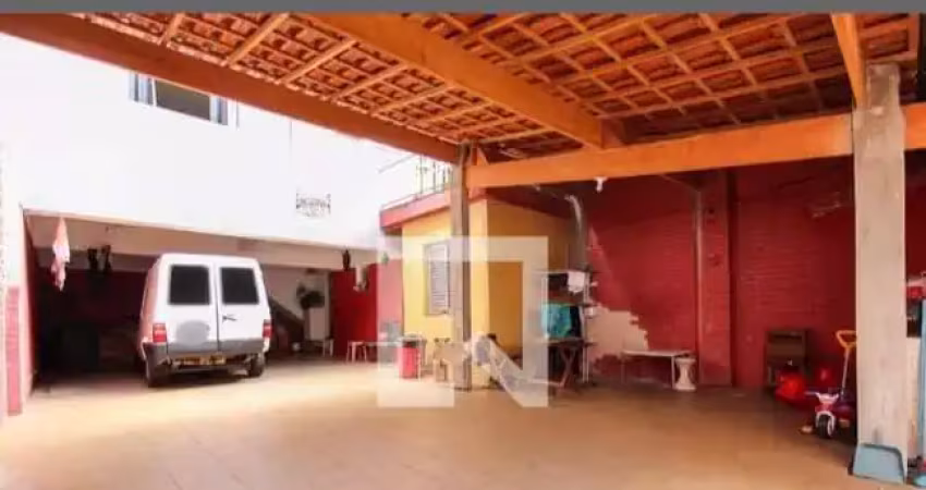 Casa com 3 quarto(s) e 3 banheiro(s) para alugar, 300 m² por r$ 5000 / mês