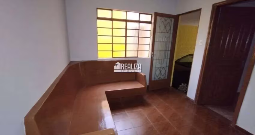 Casa com 3 quarto(s) e 2 banheiro(s) para alugar, 144 m² por r$ 1903 / mês