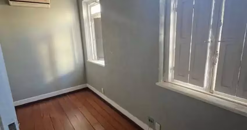 Casa com 3 quarto(s) e 2 banheiro(s) para alugar, 130 m² por r$ 4800 / mês