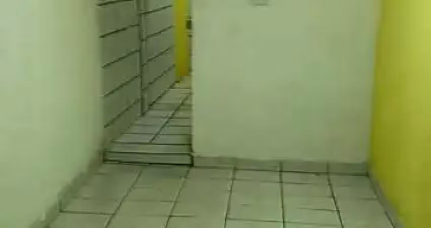 Casa com 1 quarto(s) e 1 banheiro(s) para alugar, 50 m² por r$ 900 / mês