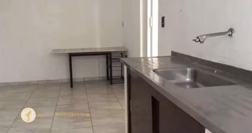 Casa com 1 quarto(s) e 1 banheiro(s) para alugar, 45 m² por r$ 1176 / mês