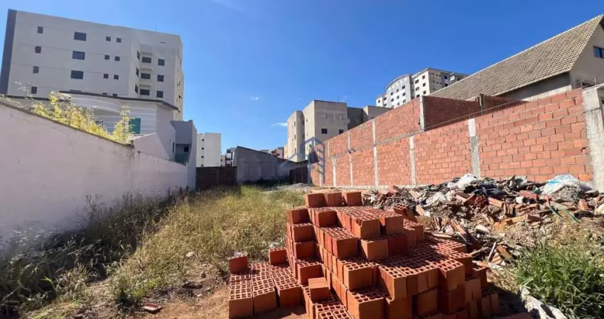 Terreno à venda na São Francisco de Assis, 266, Candeias, Vitória da Conquista