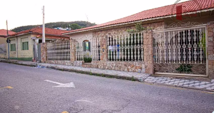 Casa térrea, 03 dormitórios, 1 suíte, piscina, aquecimento solar