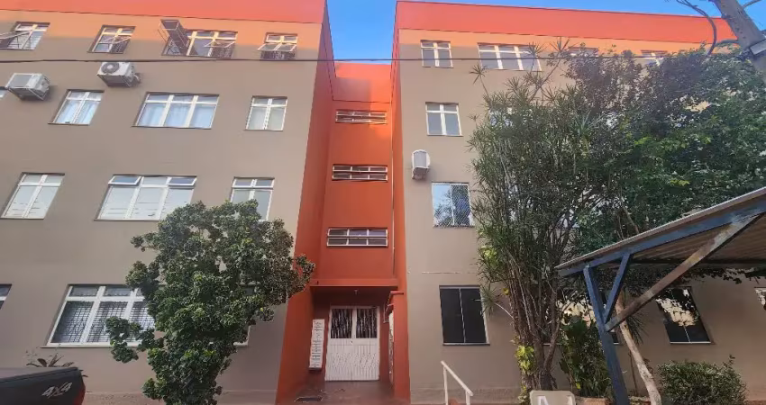 Condomínio eudes costa com três quartos e térreo, para locação