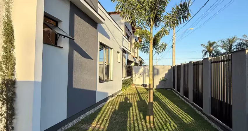Casa alto padrão três dormitórios sendo uma suíte em tijucas santa catarina