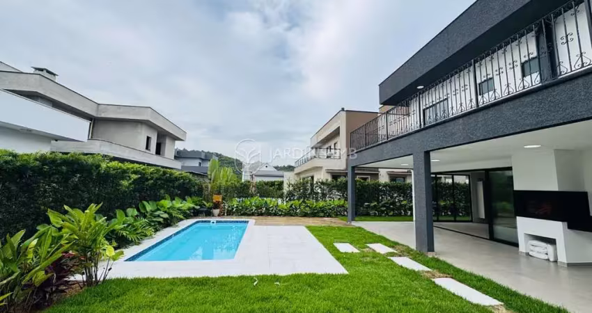 CASA EM CONDOMÍNIO FECHADO COM 3 SUÍTES