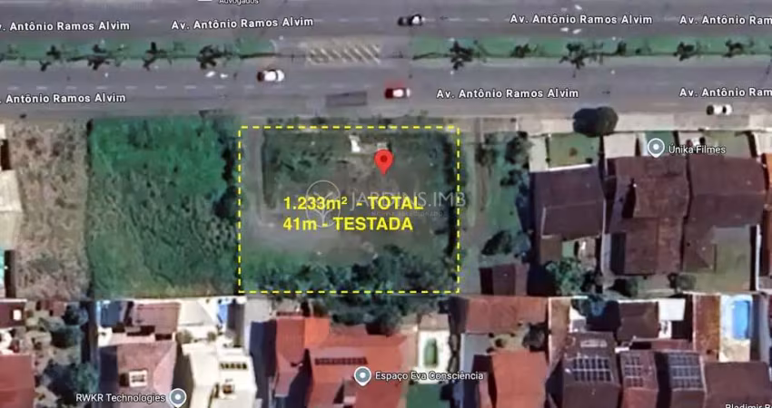 Terreno à venda na Avenida Antônio Ramos Alvim, Floresta, Joinville