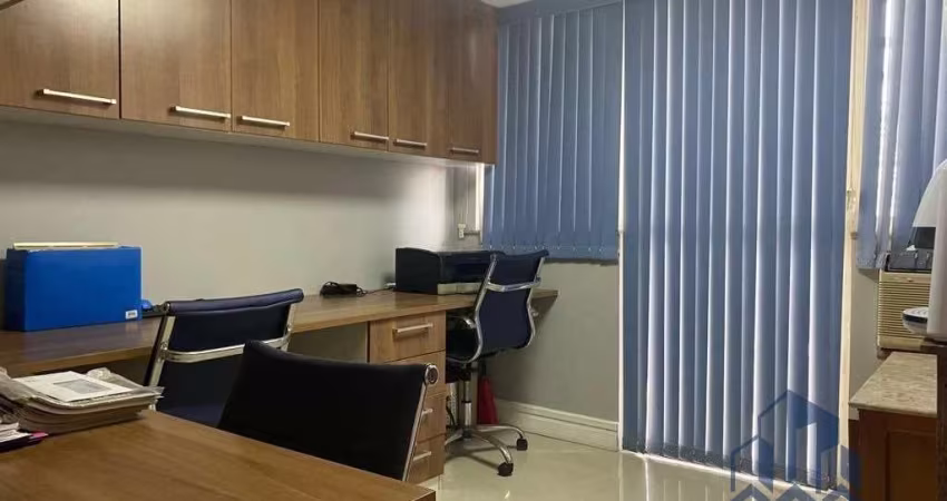 Excelente sala comercial mobiliada no Centro de Macaé para locação.