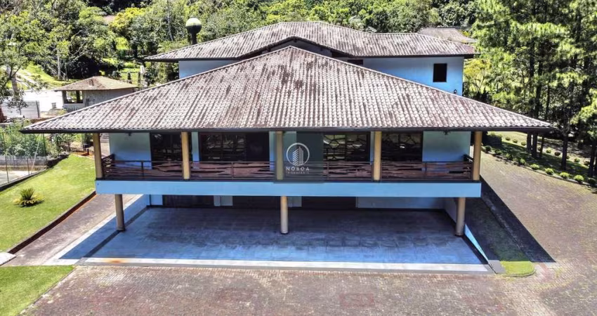 Luxo e Sofisticação: Mansão Exclusiva no Prestigiado Bairro Carlos Guinle, Teresópolis-RJ!
