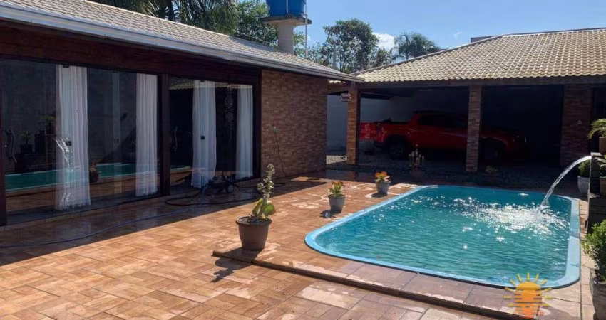 Casa com 3 dormitórios à venda, 190 m² por R$ 600.000,00 - Brasília - Itapoá/SC