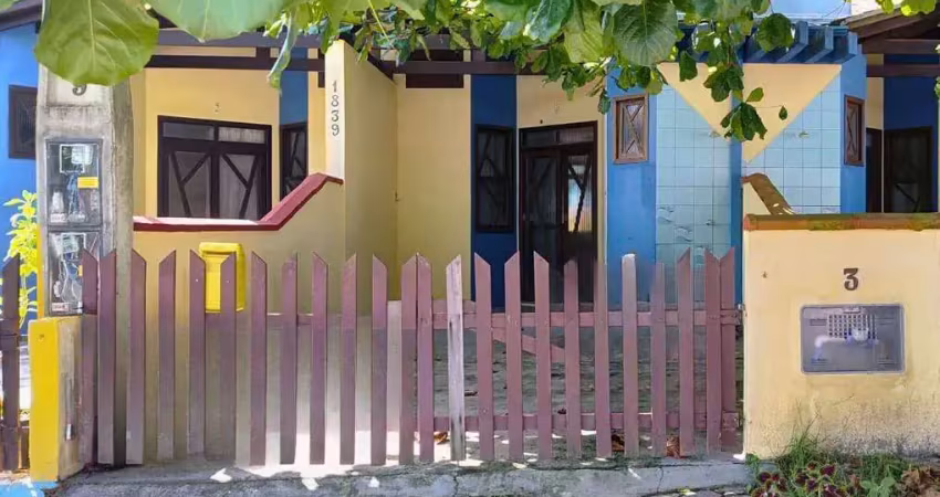 Casa com 2 dormitórios à venda, 38 m² por R$ 300.000,00 - Itapema do Sai II - Itapoá/SC