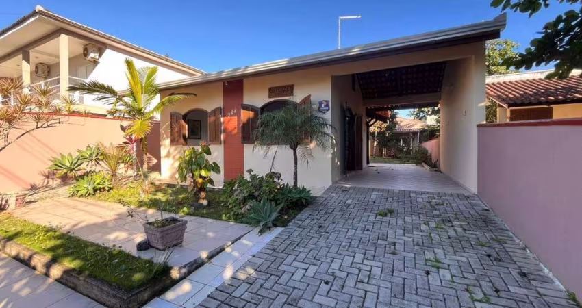 Casa com 3 dormitórios à venda, 119 m² por R$ 690.000,00 - Cambiju - Itapoá/SC