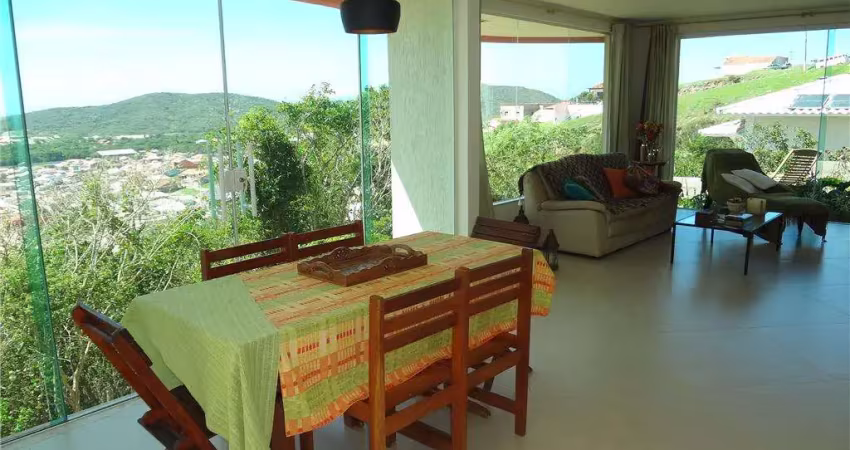 Casa com 3 dormitórios à venda, 279 m² por R$ 1.300.000,00 - Guriri - Cabo Frio/RJ